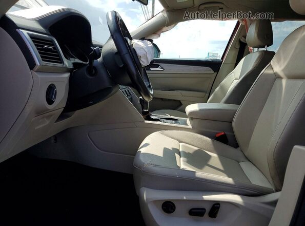 1V2CR2CA6JC509821 2018 VOLKSWAGEN ATLAS Red Front interior view