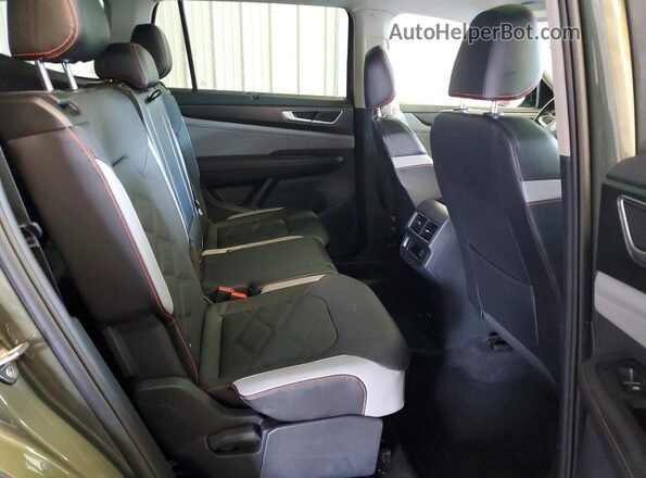 1V2CR2CA8RC615103 2024 VOLKSWAGEN ATLAS Green Вид задньої частини салону