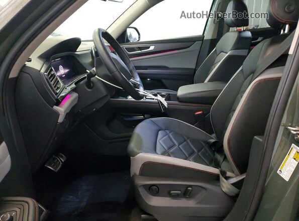 1V2CR2CA8RC615103 2024 VOLKSWAGEN ATLAS Green Вид салону спереду
