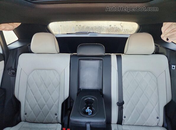 1V2FE2CA8RC217835 2024 VOLKSWAGEN ATLAS White Հետևի նստատեղերի տեսք