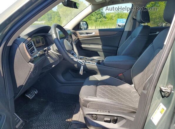 1V2FN2CA1TC525582 2026 VOLKSWAGEN ATLAS Green Front interior view