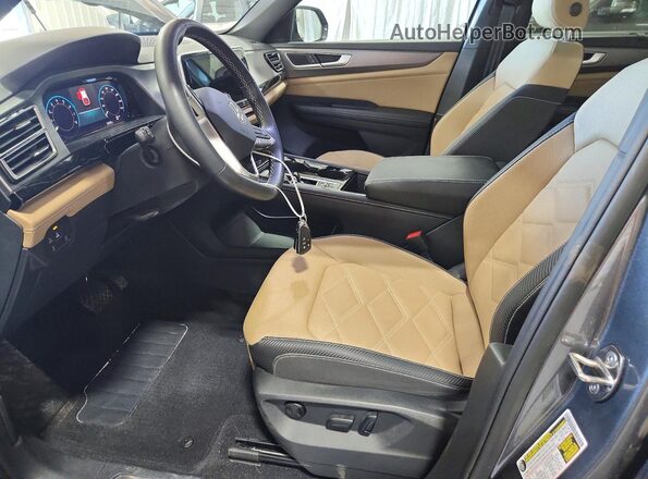 1V2HE2CA2RC214471 2024 VOLKSWAGEN ATLAS Gray Front interior view