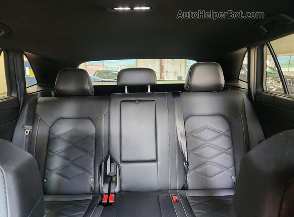 1V2HE2CA2SC210944 2025 VOLKSWAGEN ATLAS Gray Вид задніх сидінь