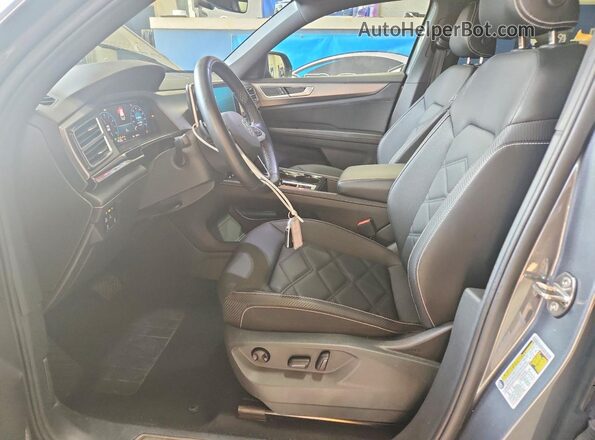 1V2HE2CA2SC210944 2025 VOLKSWAGEN ATLAS Gray Вид салону спереду