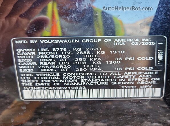 1V2HE2CA5SC219833 2025 VOLKSWAGEN ATLAS Black 360 interior view
