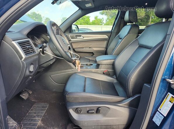 1V2JE2CA5MC240041 2021 VOLKSWAGEN ATLAS Blue Front interior view