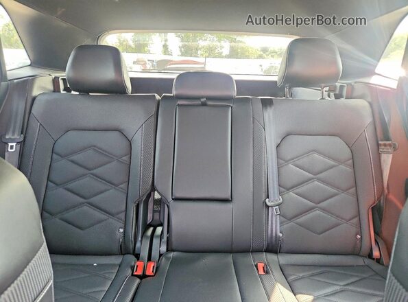 1V2KE2CA3RC219488 2024 VOLKSWAGEN ATLAS Red Rear seats view