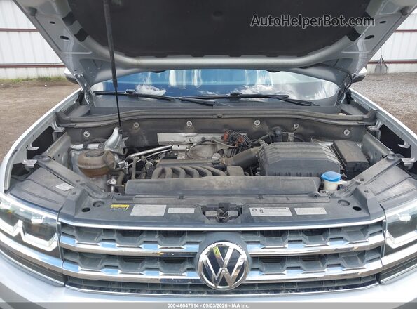 1V2KR2CA7JC575869 2018 VOLKSWAGEN ATLAS Silver Widok z tyłu