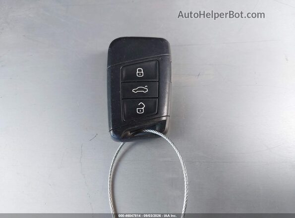 1V2KR2CA7JC575869 2018 VOLKSWAGEN ATLAS Silver Widok deski rozdzielczej