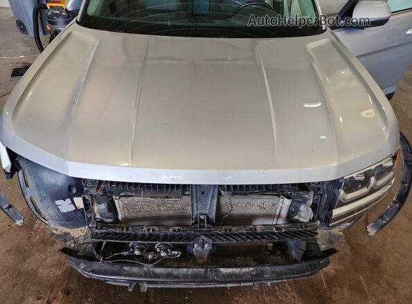 1V2LR2CA2JC573340 2018 VOLKSWAGEN ATLAS Серебряный Вид подкапотного пространства
