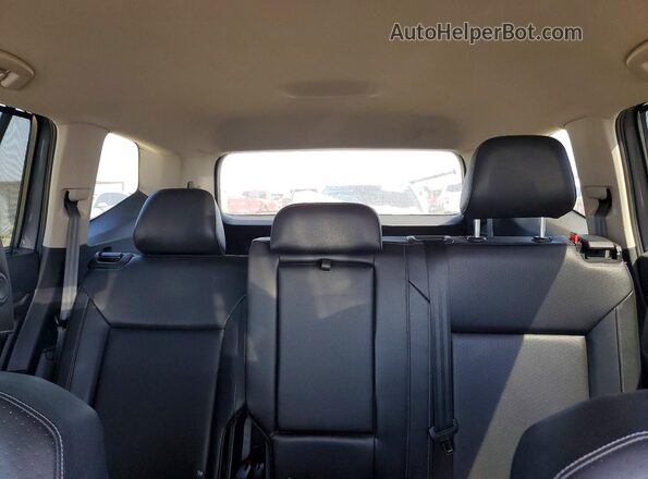 1V2LR2CA7JC582583 2018 VOLKSWAGEN ATLAS Gray Widok tylnych siedzeń