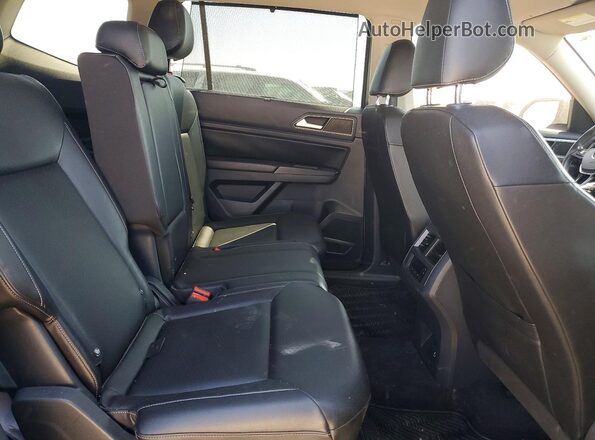 1V2LR2CA7JC582583 2018 VOLKSWAGEN ATLAS Gray Widok wnętrza z tyłu