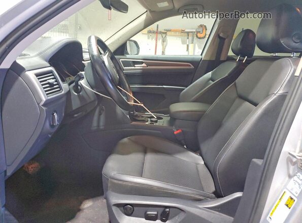 1V2LR2CA9JC507965 2018 VOLKSWAGEN ATLAS Silver Вид салону спереду