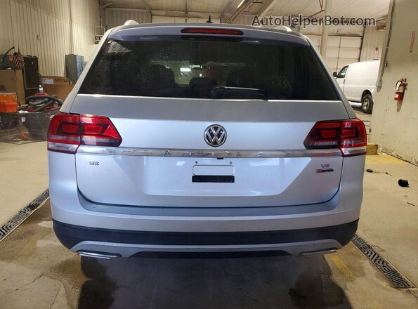 1V2LR2CA9JC507965 2018 VOLKSWAGEN ATLAS Silver Вид ззаду