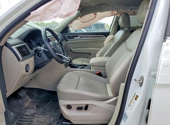 1V2LR2CA9JC555787 2018 VOLKSWAGEN ATLAS White Front interior view