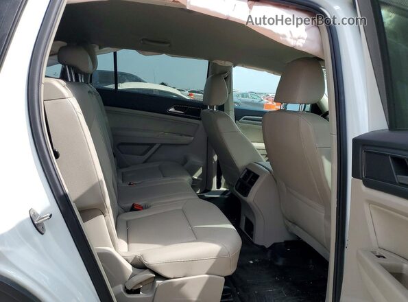 1V2LR2CA9JC555787 2018 VOLKSWAGEN ATLAS White Rear interior view