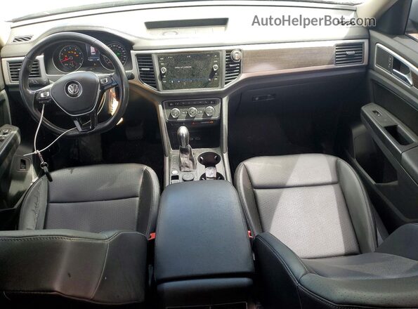 1V2LR2CAXJC543163 2018 VOLKSWAGEN ATLAS Серебряный Вид панели приборов