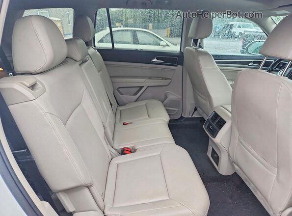 1V2MR2CA1JC566948 2018 VOLKSWAGEN ATLAS White Սալոնի հետևի տեսք