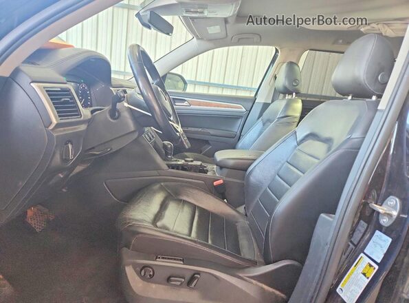 1V2NR2CA6JC545890 2018 VOLKSWAGEN ATLAS Black Вид салону спереду