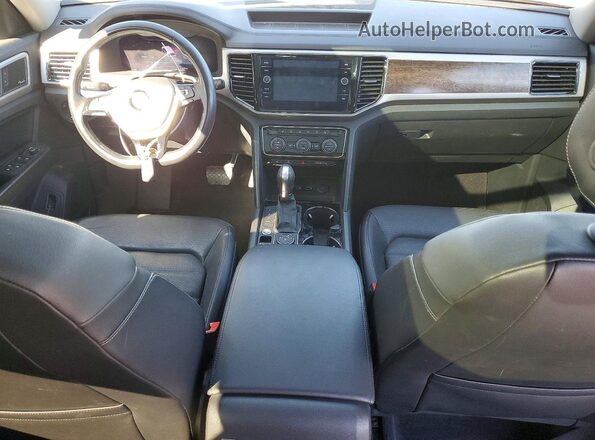 1V2NR2CA7JC560642 2018 VOLKSWAGEN ATLAS White Dashboard view