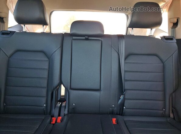 1V2NR2CA7JC560642 2018 VOLKSWAGEN ATLAS White Rear seats view