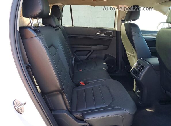 1V2NR2CA7JC560642 2018 VOLKSWAGEN ATLAS White Rear interior view