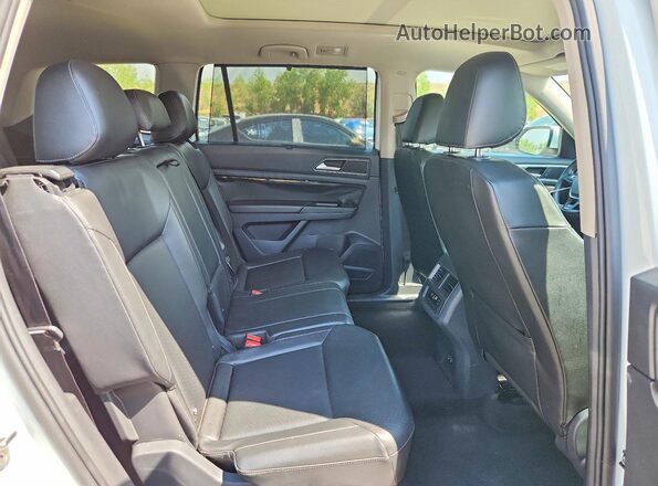 1V2SR2CA5JC591892 2018 VOLKSWAGEN ATLAS White Widok wnętrza z tyłu