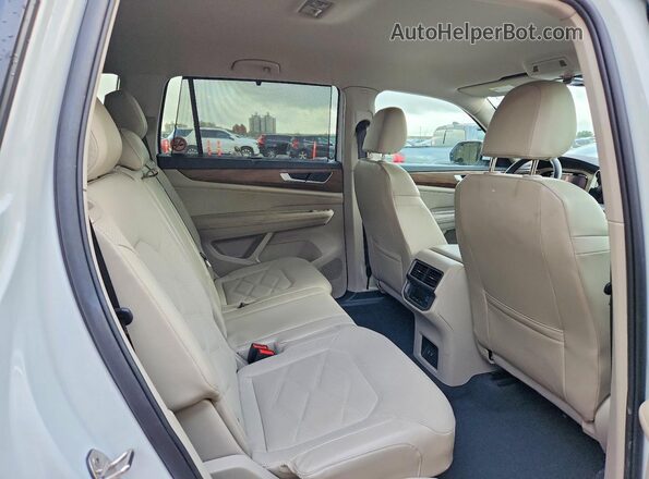 1V2WR2CA8RC531649 2024 VOLKSWAGEN ATLAS White Widok wnętrza z tyłu