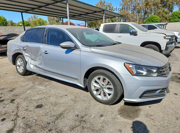 1VWAT7A34HC045365 2017 VOLKSWAGEN PASSAT Серебряный Передняя правая четверть