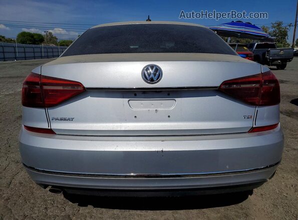 1VWAT7A34HC045365 2017 VOLKSWAGEN PASSAT Серебряный Вид сзади