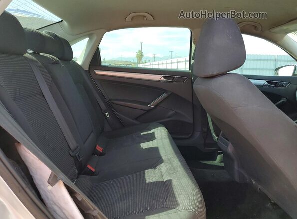 1VWAT7A34HC045365 2017 VOLKSWAGEN PASSAT Серебряный Вид задних сидений