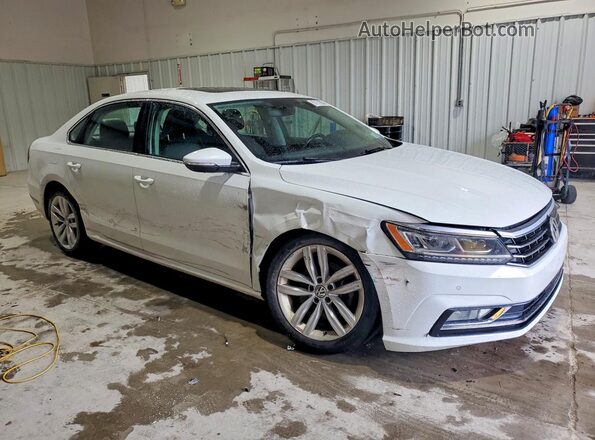 1VWBA7A36JC021889 2018 VOLKSWAGEN PASSAT White Front right
