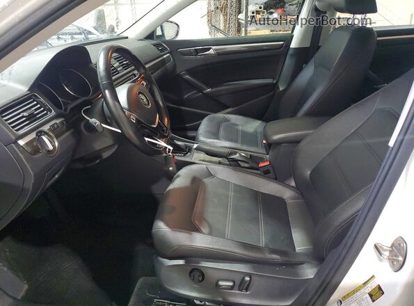 1VWBA7A36JC021889 2018 VOLKSWAGEN PASSAT White Front interior view