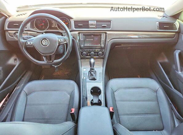 1VWBA7A3XJC020082 2018 VOLKSWAGEN PASSAT Синий Вид панели приборов