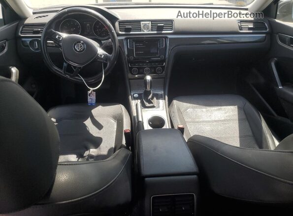 1VWBT7A37HC034137 2017 VOLKSWAGEN PASSAT Black Widok deski rozdzielczej