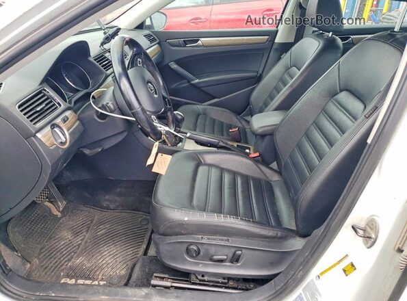 1VWCT7A39HC074255 2017 VOLKSWAGEN PASSAT White Вид салону спереду