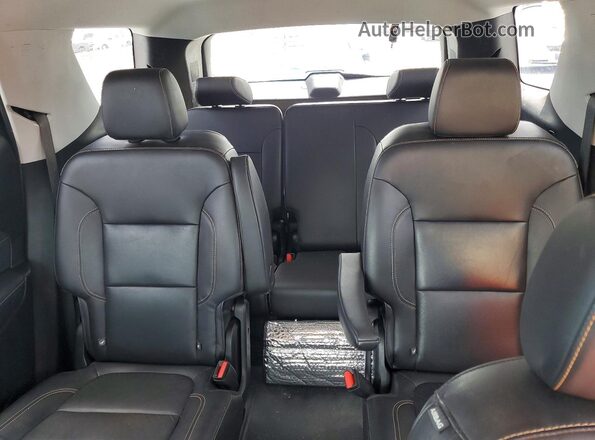 1GNERJKW4LJ265562 2020 CHEVROLET TRAVERSE Black Widok wnętrza z tyłu
