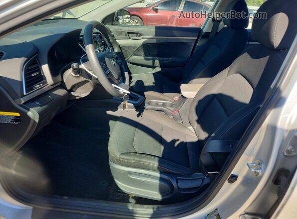 5NPD74LF3JH307722 2018 HYUNDAI ELANTRA Silver წინა პანელის ხედი