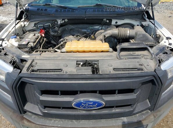1FTMF1C82HKE07079 2017 FORD F150 Белый Вид подкапотного пространства