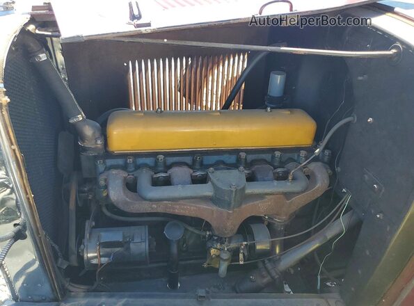 21AE65715 1931 CHEVROLET DELUXE Burgundy Вид задньої частини салону