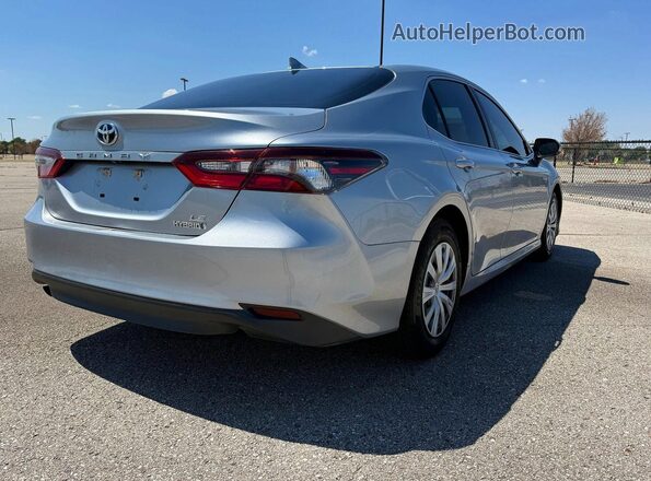 4T1C31AK3NU574100 2022 TOYOTA CAMRY Silver Widok z przodu