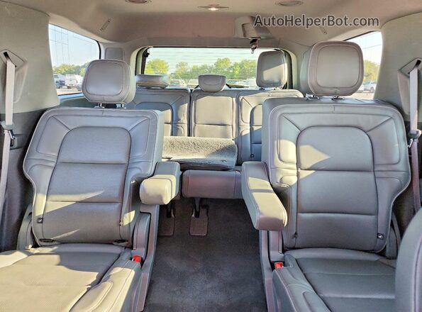 5LMJJ2LT1KEL08103 2019 LINCOLN NAVIGATOR Синий Вид задней части салона