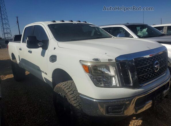 1N6BA1F31HN540806 2017 NISSAN TITAN White Widok z przodu