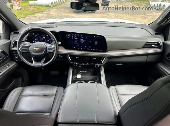 1GNS6CRDXSR290820 2025 CHEVROLET SUBURBAN Белый Вид панели приборов