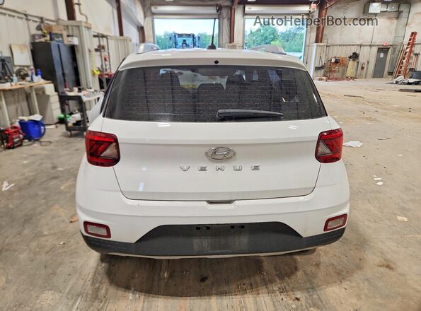 KMHRC8A32PU273073 2023 HYUNDAI VENUE Белый Вид салона спереди