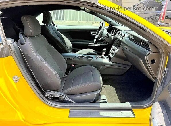 1FATP8EM1H5236809 2017 FORD MUSTANG Yellow Dashboard view
