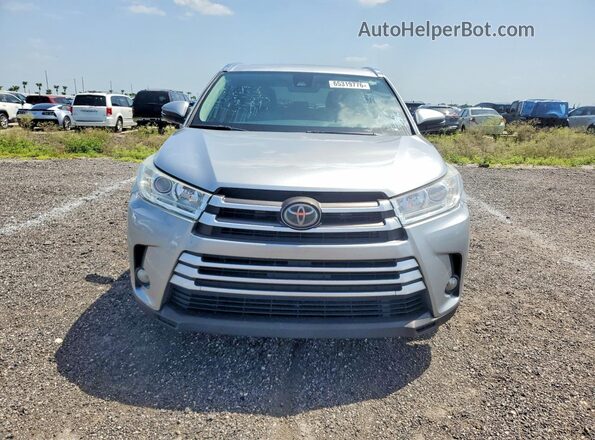 5TDKZRFH6KS352564 2019 TOYOTA HIGHLANDER Silver Widok z tyłu
