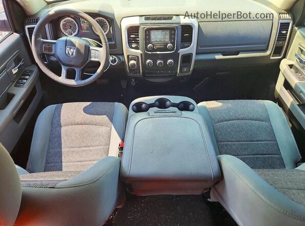 1C6RR7GG7KS717504 2019 RAM 1500 Burgundy Вид щитка приладів