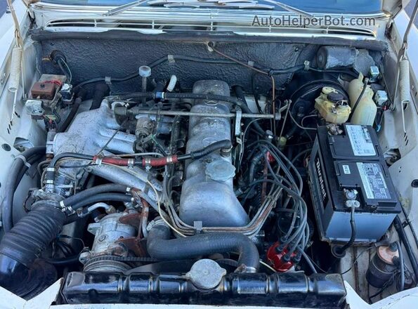 12034825 1967 MERCEDES-BENZ 250 White წინა პანელის ხედი