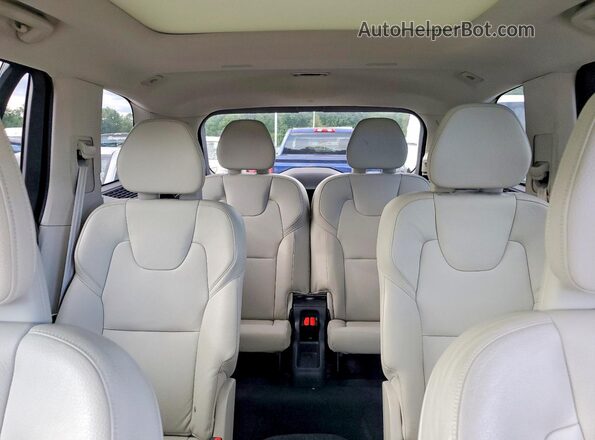 YV4BR00K2M1693067 2021 VOLVO XC90 Black Вид задньої частини салону